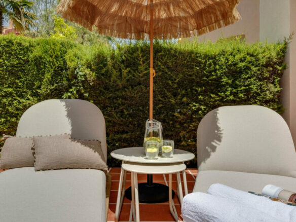 FOR SALE 🏡 Fully Renovated Designer Townhouse with Garden and Rooftop Solarium – Golden Mile, Marbella 🇪🇸