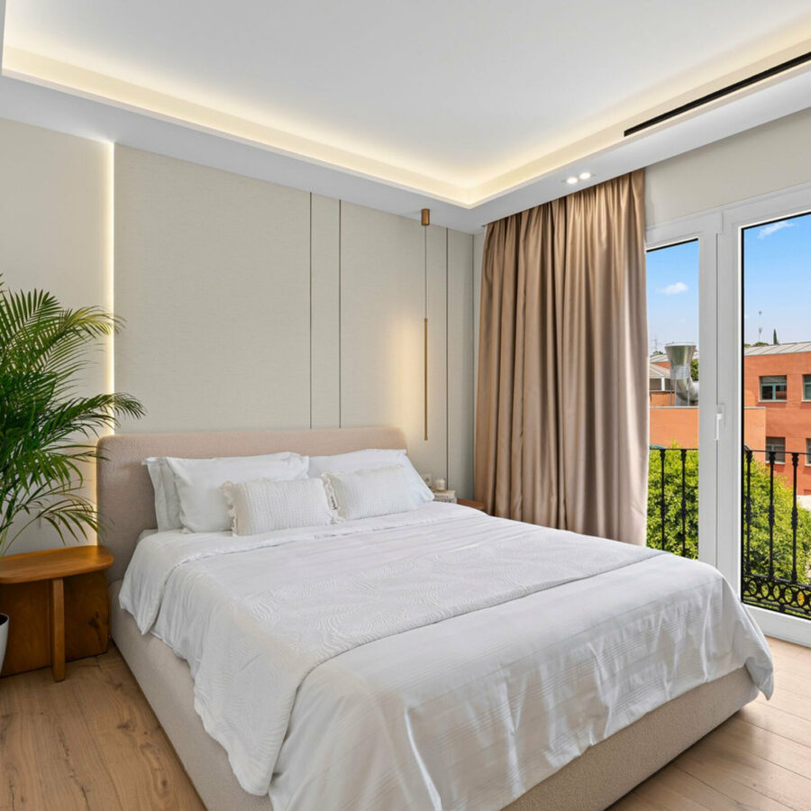 FOR SALE 🏡 Fully Renovated Designer Townhouse with Garden and Rooftop Solarium – Golden Mile, Marbella 🇪🇸
