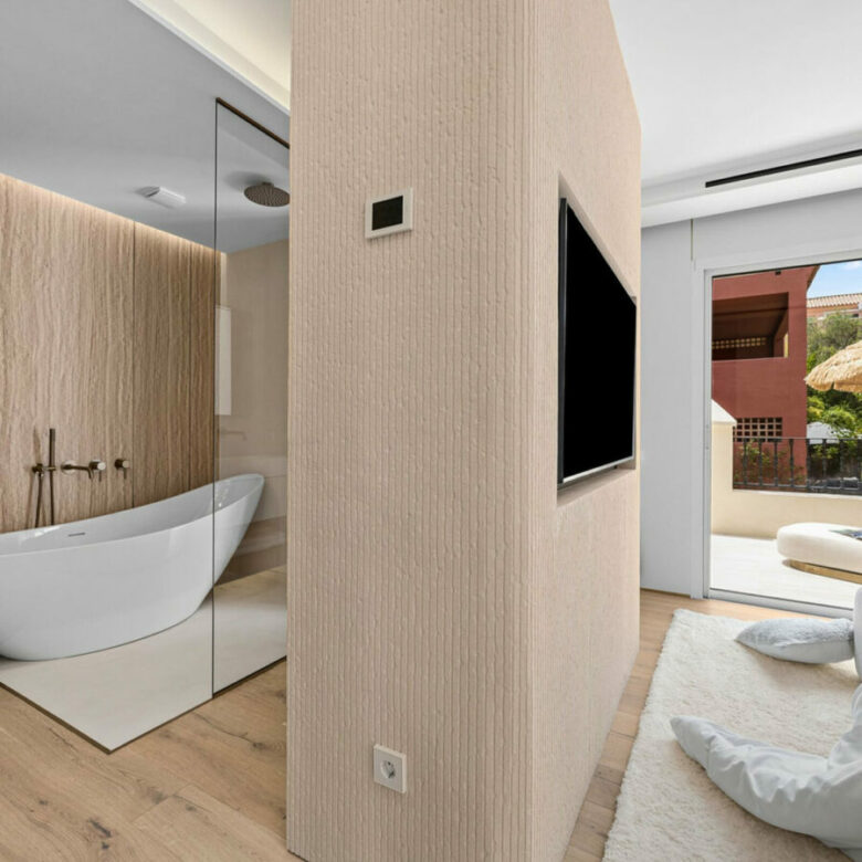 FOR SALE 🏡 Fully Renovated Designer Townhouse with Garden and Rooftop Solarium – Golden Mile, Marbella 🇪🇸