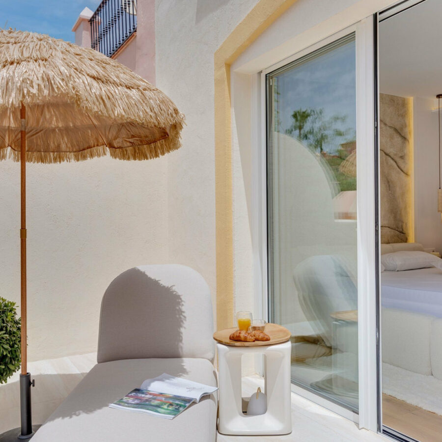 FOR SALE 🏡 Fully Renovated Designer Townhouse with Garden and Rooftop Solarium – Golden Mile, Marbella 🇪🇸