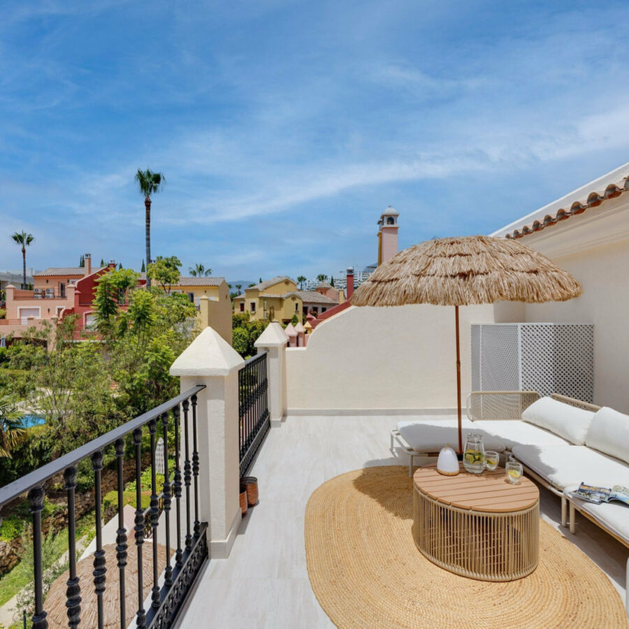 FOR SALE 🏡 Fully Renovated Designer Townhouse with Garden and Rooftop Solarium – Golden Mile, Marbella 🇪🇸