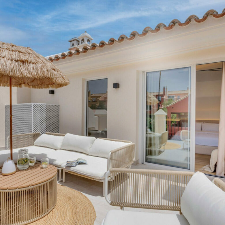 FOR SALE 🏡 Fully Renovated Designer Townhouse with Garden and Rooftop Solarium – Golden Mile, Marbella 🇪🇸