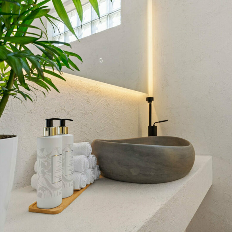 FOR SALE 🏡 Fully Renovated Designer Townhouse with Garden and Rooftop Solarium – Golden Mile, Marbella 🇪🇸