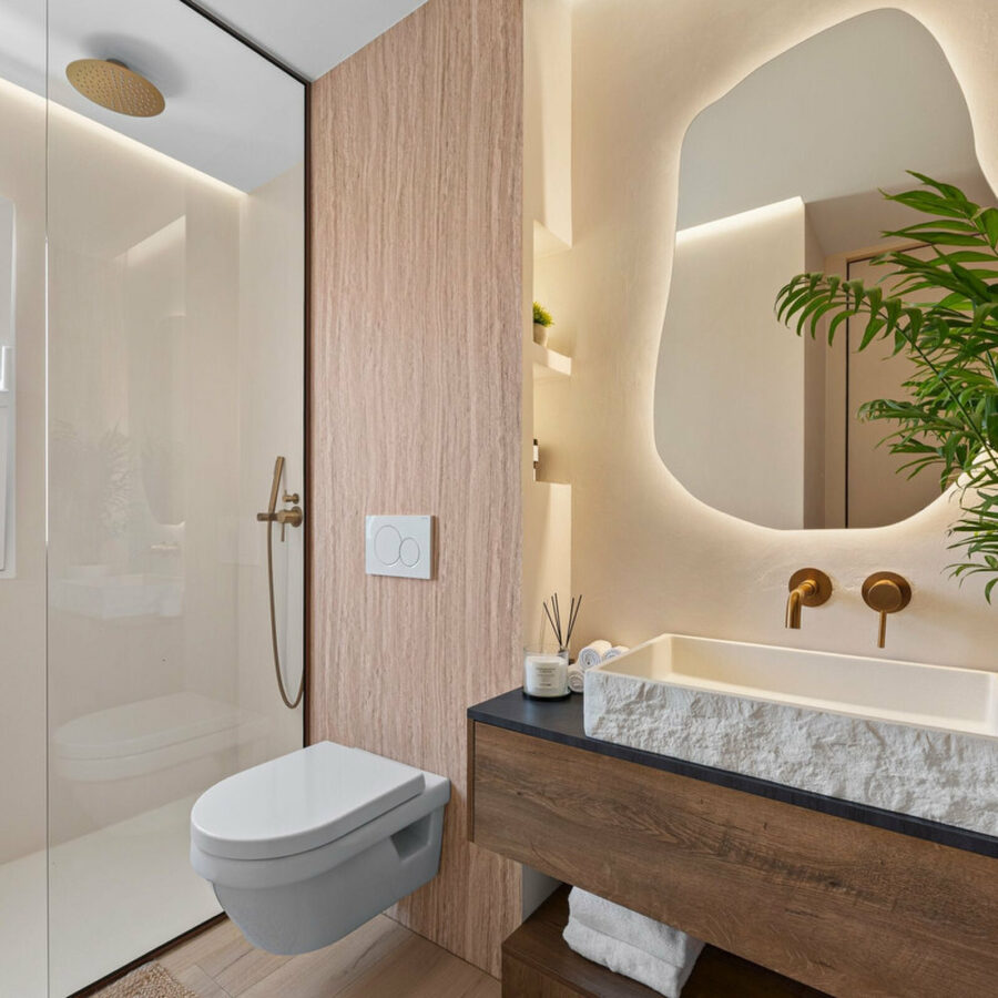 FOR SALE 🏡 Fully Renovated Designer Townhouse with Garden and Rooftop Solarium – Golden Mile, Marbella 🇪🇸