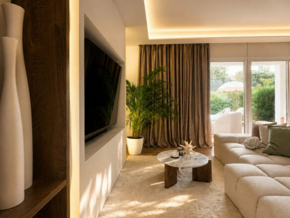 FOR SALE 🏡 Fully Renovated Designer Townhouse with Garden and Rooftop Solarium – Golden Mile, Marbella 🇪🇸