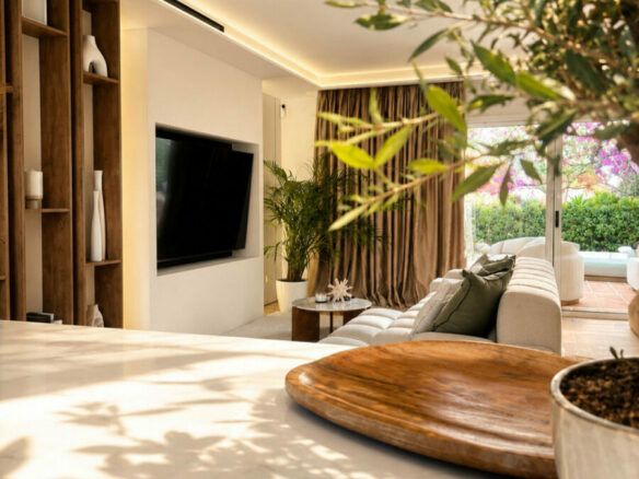FOR SALE 🏡 Fully Renovated Designer Townhouse with Garden and Rooftop Solarium – Golden Mile, Marbella 🇪🇸