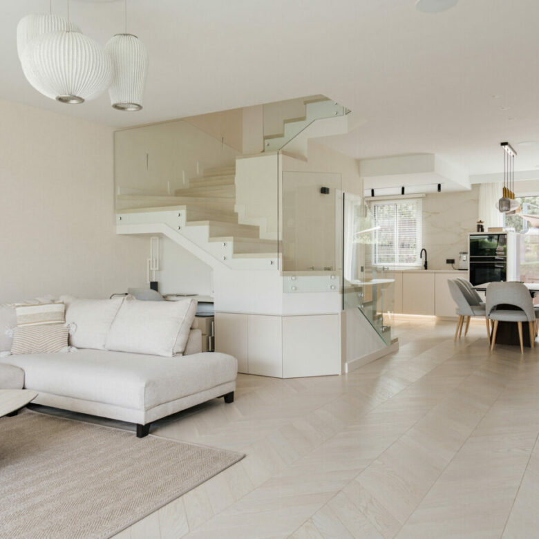 FOR SALE 🏡 Fully Renovated Three-Bedroom Townhouse in a Small Gated Community – El Paraíso, Benahavís 🇪🇸