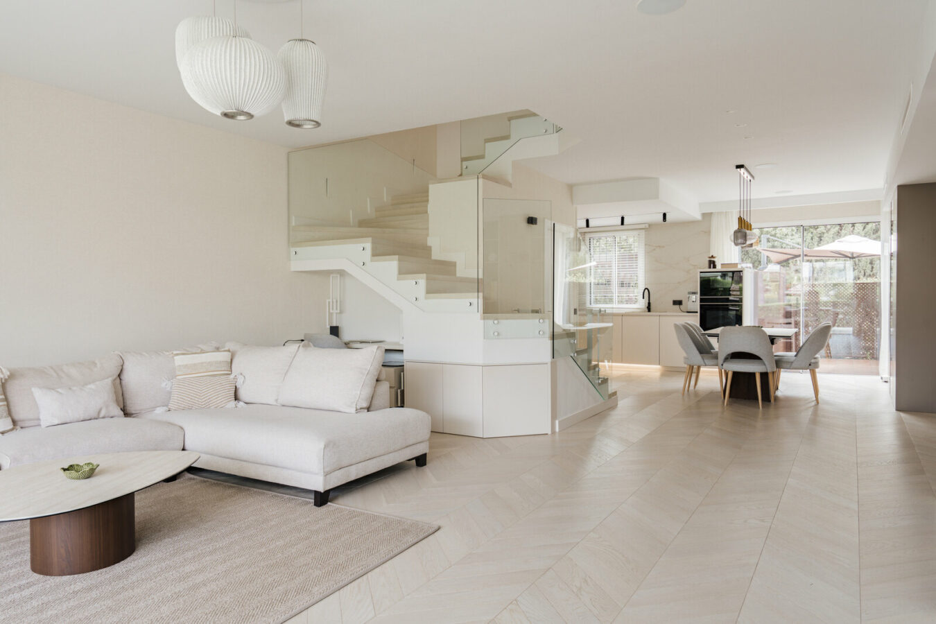 FOR SALE 🏡 Fully Renovated Three-Bedroom Townhouse in a Small Gated Community – El Paraíso, Benahavís 🇪🇸