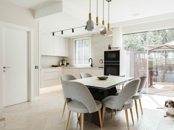 FOR SALE 🏡 Fully Renovated Three-Bedroom Townhouse in a Small Gated Community – El Paraíso, Benahavís 🇪🇸