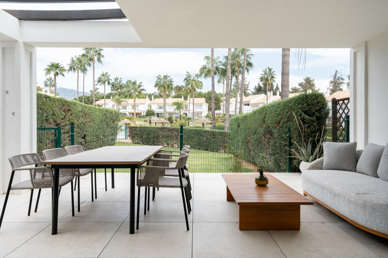FOR SALE 🏡 Fully Renovated Three-Bedroom Townhouse in a Small Gated Community – El Paraíso, Benahavís 🇪🇸