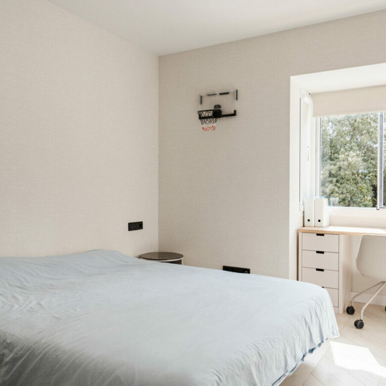 FOR SALE 🏡 Fully Renovated Three-Bedroom Townhouse in a Small Gated Community – El Paraíso, Benahavís 🇪🇸