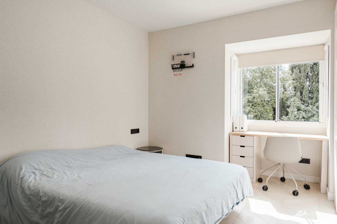 FOR SALE 🏡 Fully Renovated Three-Bedroom Townhouse in a Small Gated Community – El Paraíso, Benahavís 🇪🇸