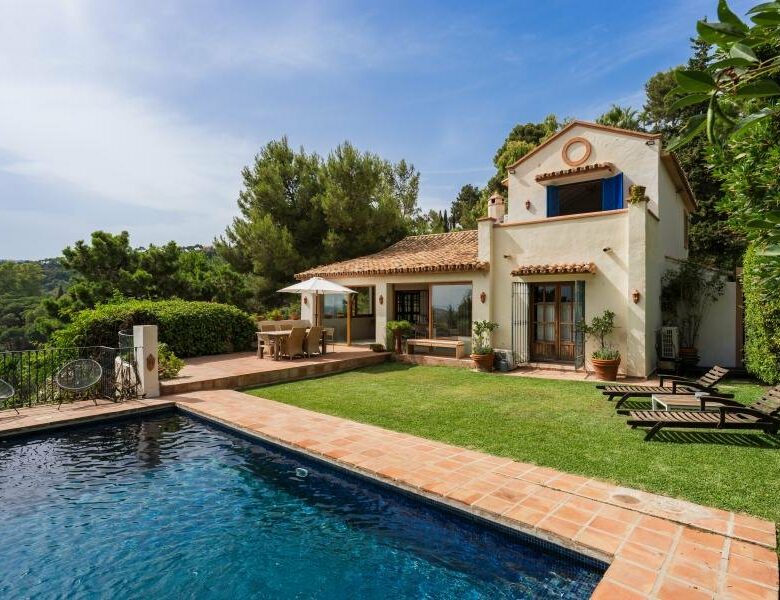 FOR SALE 🏡 Mediterranean Four-Bedroom Villa on a 5,558 m² Plot with Mature Gardens and Pool – El Madroñal, Benahavís 🇪🇸