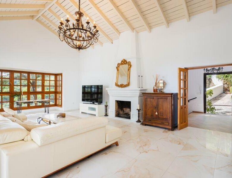 FOR SALE 🏡 Mediterranean Four-Bedroom Villa on a 5,558 m² Plot with Mature Gardens and Pool – El Madroñal, Benahavís 🇪🇸