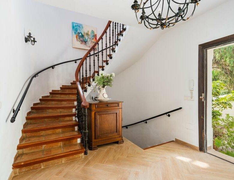 FOR SALE 🏡 Mediterranean Four-Bedroom Villa on a 5,558 m² Plot with Mature Gardens and Pool – El Madroñal, Benahavís 🇪🇸