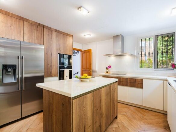 FOR SALE 🏡 Mediterranean Four-Bedroom Villa on a 5,558 m² Plot with Mature Gardens and Pool – El Madroñal, Benahavís 🇪🇸