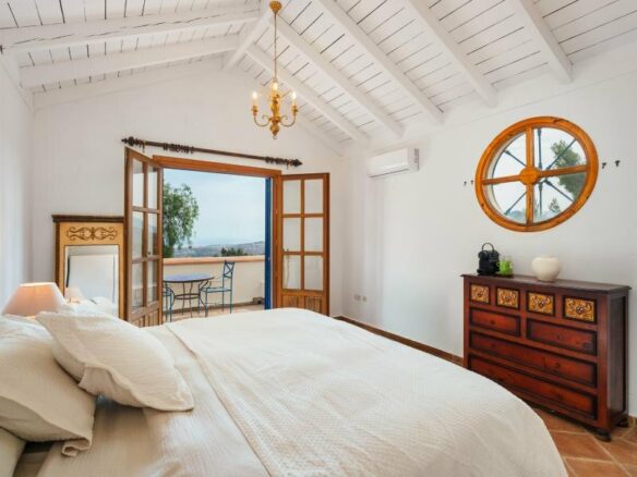 FOR SALE 🏡 Mediterranean Four-Bedroom Villa on a 5,558 m² Plot with Mature Gardens and Pool – El Madroñal, Benahavís 🇪🇸