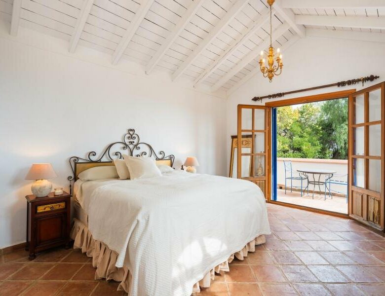 FOR SALE 🏡 Mediterranean Four-Bedroom Villa on a 5,558 m² Plot with Mature Gardens and Pool – El Madroñal, Benahavís 🇪🇸