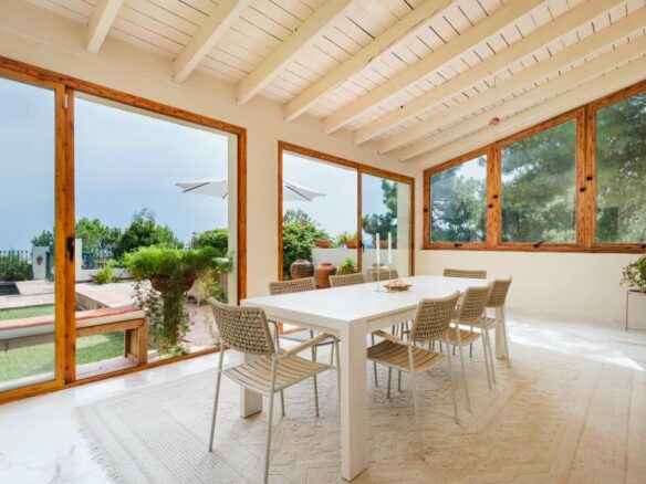 FOR SALE 🏡 Mediterranean Four-Bedroom Villa on a 5,558 m² Plot with Mature Gardens and Pool – El Madroñal, Benahavís 🇪🇸