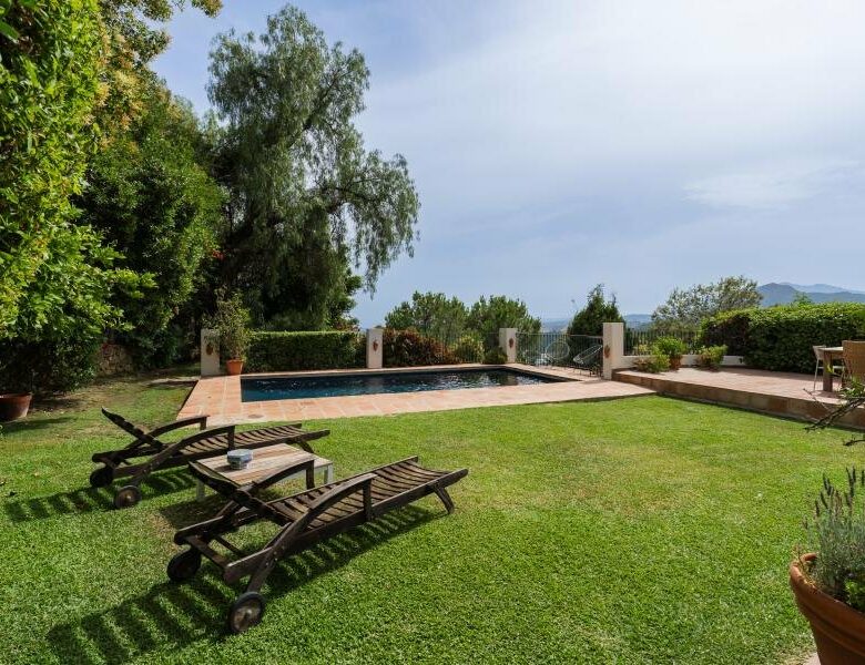 FOR SALE 🏡 Mediterranean Four-Bedroom Villa on a 5,558 m² Plot with Mature Gardens and Pool – El Madroñal, Benahavís 🇪🇸