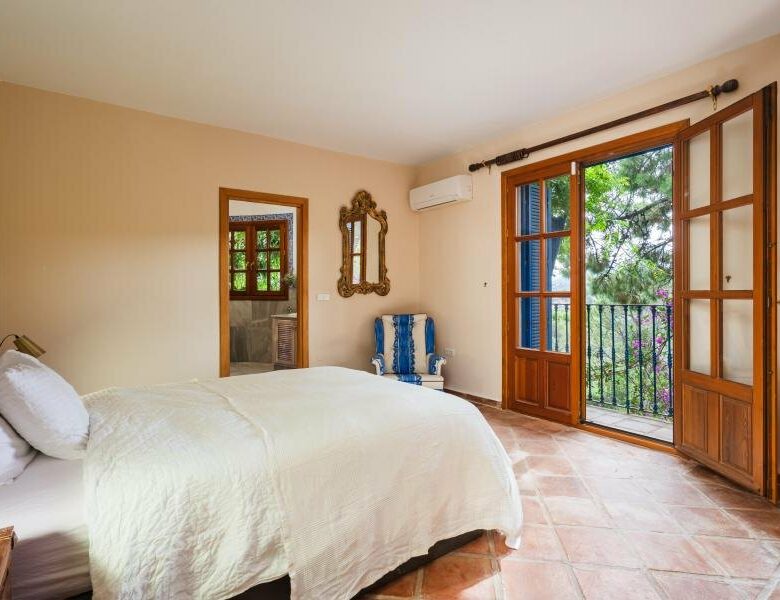 FOR SALE 🏡 Mediterranean Four-Bedroom Villa on a 5,558 m² Plot with Mature Gardens and Pool – El Madroñal, Benahavís 🇪🇸