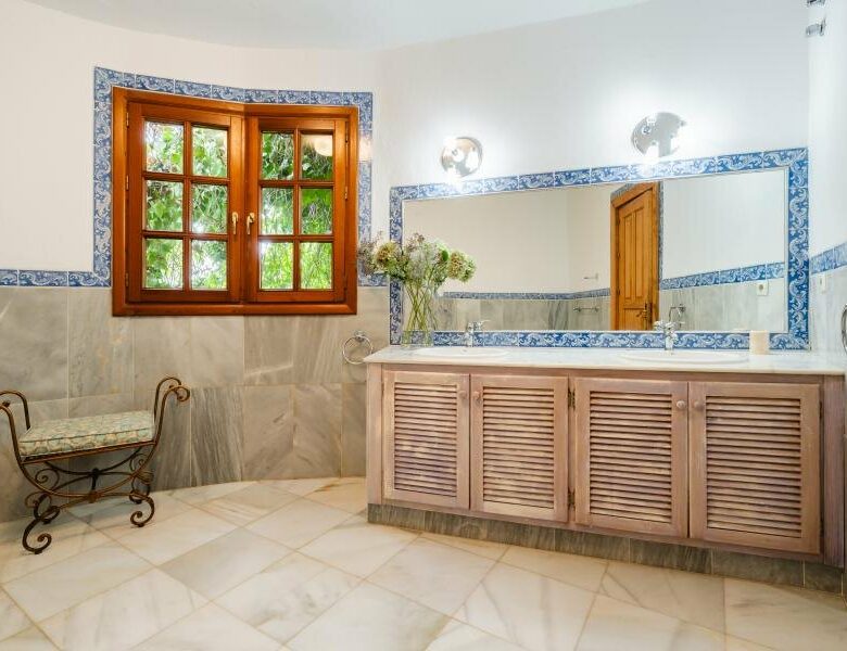 FOR SALE 🏡 Mediterranean Four-Bedroom Villa on a 5,558 m² Plot with Mature Gardens and Pool – El Madroñal, Benahavís 🇪🇸