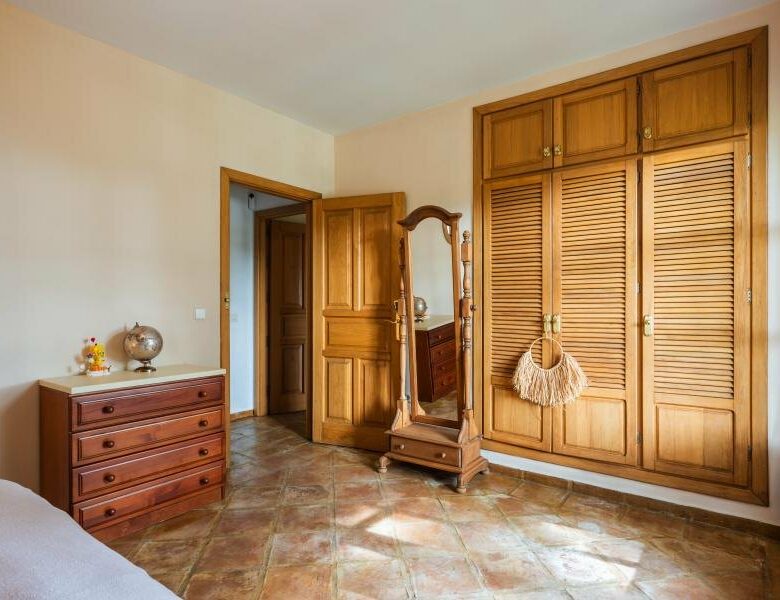 FOR SALE 🏡 Mediterranean Four-Bedroom Villa on a 5,558 m² Plot with Mature Gardens and Pool – El Madroñal, Benahavís 🇪🇸
