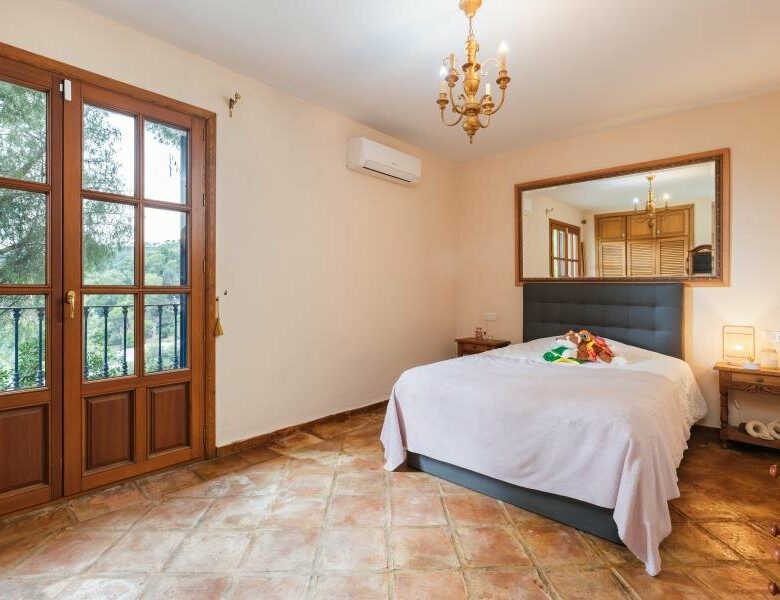 FOR SALE 🏡 Mediterranean Four-Bedroom Villa on a 5,558 m² Plot with Mature Gardens and Pool – El Madroñal, Benahavís 🇪🇸