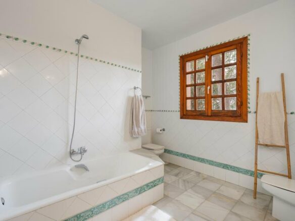 FOR SALE 🏡 Mediterranean Four-Bedroom Villa on a 5,558 m² Plot with Mature Gardens and Pool – El Madroñal, Benahavís 🇪🇸
