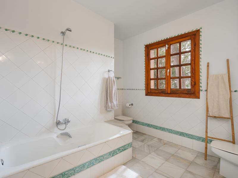 FOR SALE 🏡 Mediterranean Four-Bedroom Villa on a 5,558 m² Plot with Mature Gardens and Pool – El Madroñal, Benahavís 🇪🇸