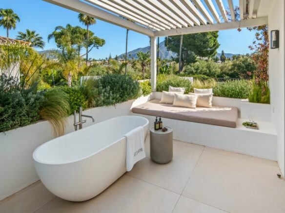 Stylish Modern Villa for Sale in Marbella’s Golf Valley