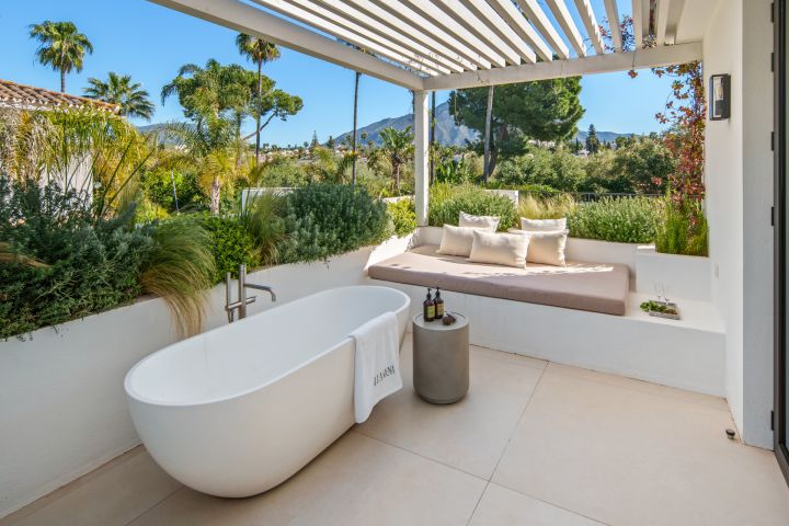 Stylish Modern Villa for Sale in Marbella’s Golf Valley