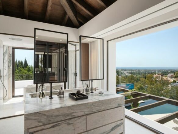 “Contemporary Luxury Living in El Herrojo”