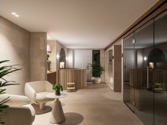 “Contemporary Luxury Living in El Herrojo”