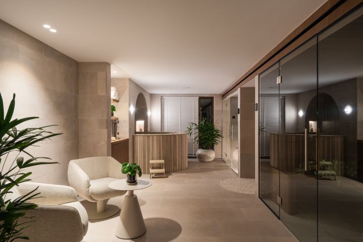 “Contemporary Luxury Living in El Herrojo”