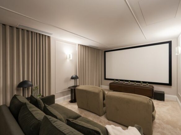 “Contemporary Luxury Living in El Herrojo”