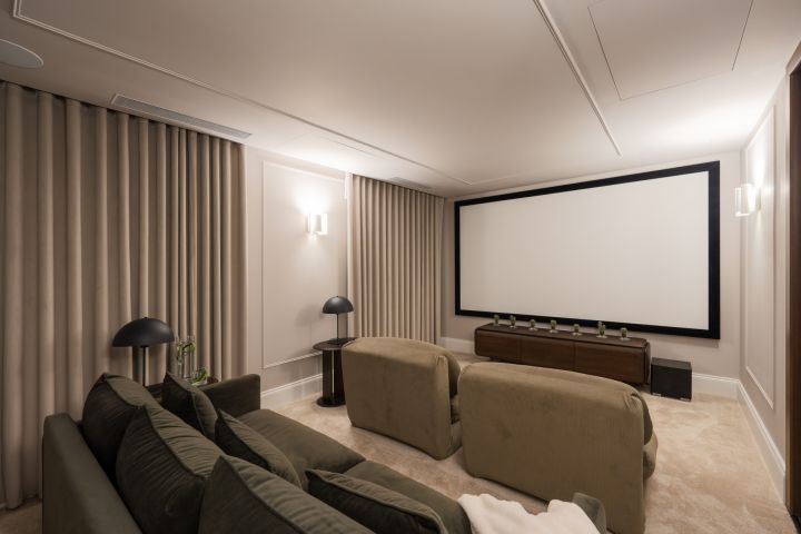 “Contemporary Luxury Living in El Herrojo”