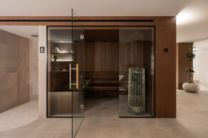 “Contemporary Luxury Living in El Herrojo”