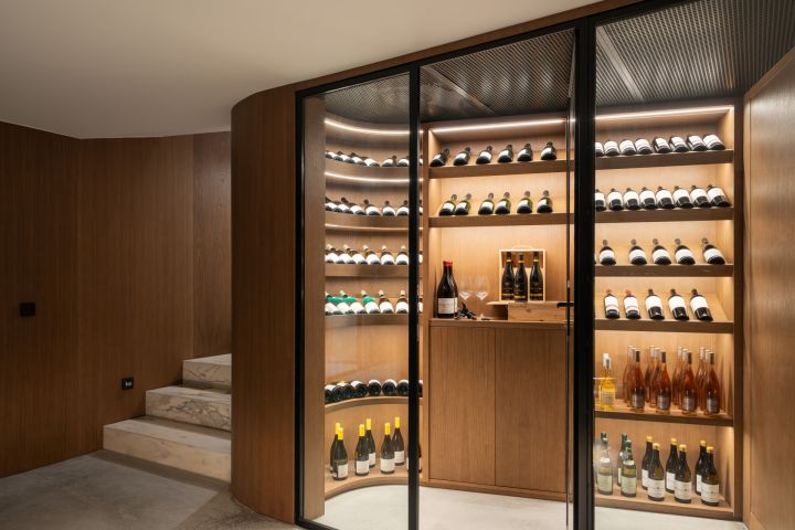 “Contemporary Luxury Living in El Herrojo”