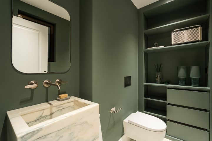 “Contemporary Luxury Living in El Herrojo”