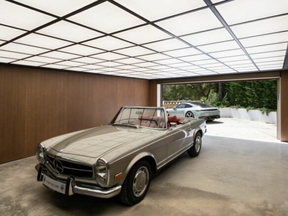 “Contemporary Luxury Living in El Herrojo”