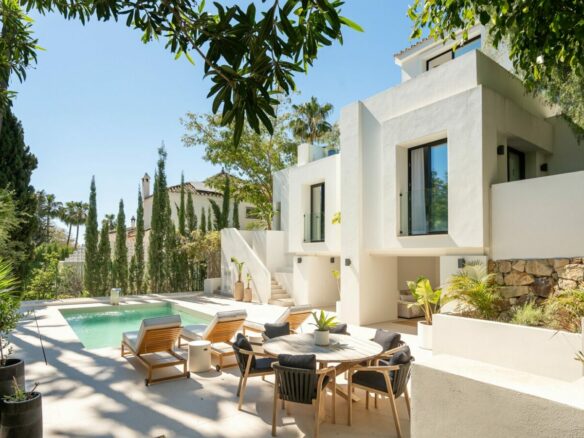 FOR SALE 🏡 New Andalusian-Style Villa with Guest Studio, Pool and Valley Views – La Cerquilla, Nueva Andalucía, Marbella 🇪🇸