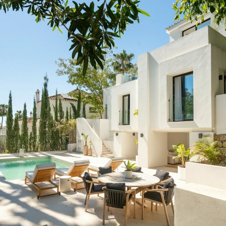FOR SALE 🏡 New Andalusian-Style Villa with Guest Studio, Pool and Valley Views – La Cerquilla, Nueva Andalucía, Marbella 🇪🇸