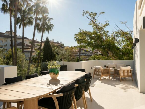 FOR SALE 🏡 New Andalusian-Style Villa with Guest Studio, Pool and Valley Views – La Cerquilla, Nueva Andalucía, Marbella 🇪🇸