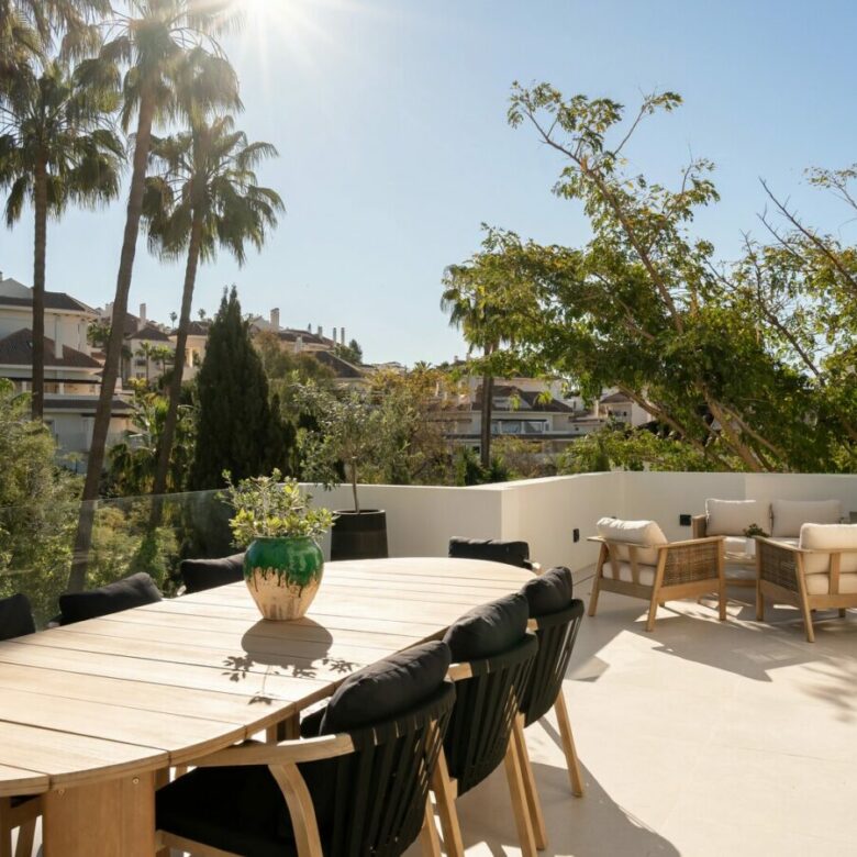FOR SALE 🏡 New Andalusian-Style Villa with Guest Studio, Pool and Valley Views – La Cerquilla, Nueva Andalucía, Marbella 🇪🇸