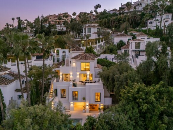 FOR SALE 🏡 New Andalusian-Style Villa with Guest Studio, Pool and Valley Views – La Cerquilla, Nueva Andalucía, Marbella 🇪🇸