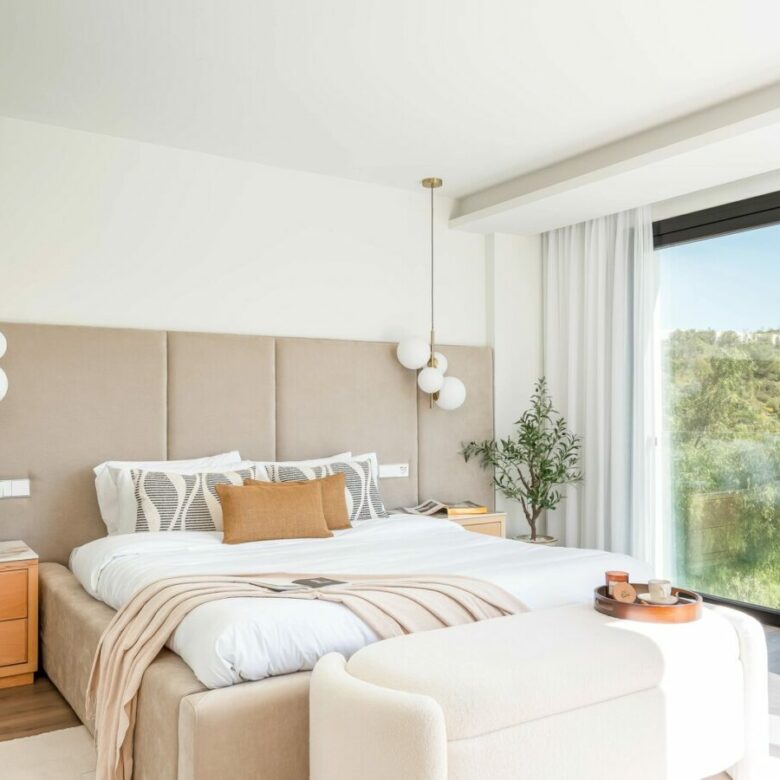 FOR SALE 🏡 New Andalusian-Style Villa with Guest Studio, Pool and Valley Views – La Cerquilla, Nueva Andalucía, Marbella 🇪🇸