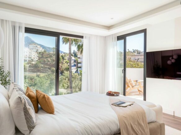 FOR SALE 🏡 New Andalusian-Style Villa with Guest Studio, Pool and Valley Views – La Cerquilla, Nueva Andalucía, Marbella 🇪🇸