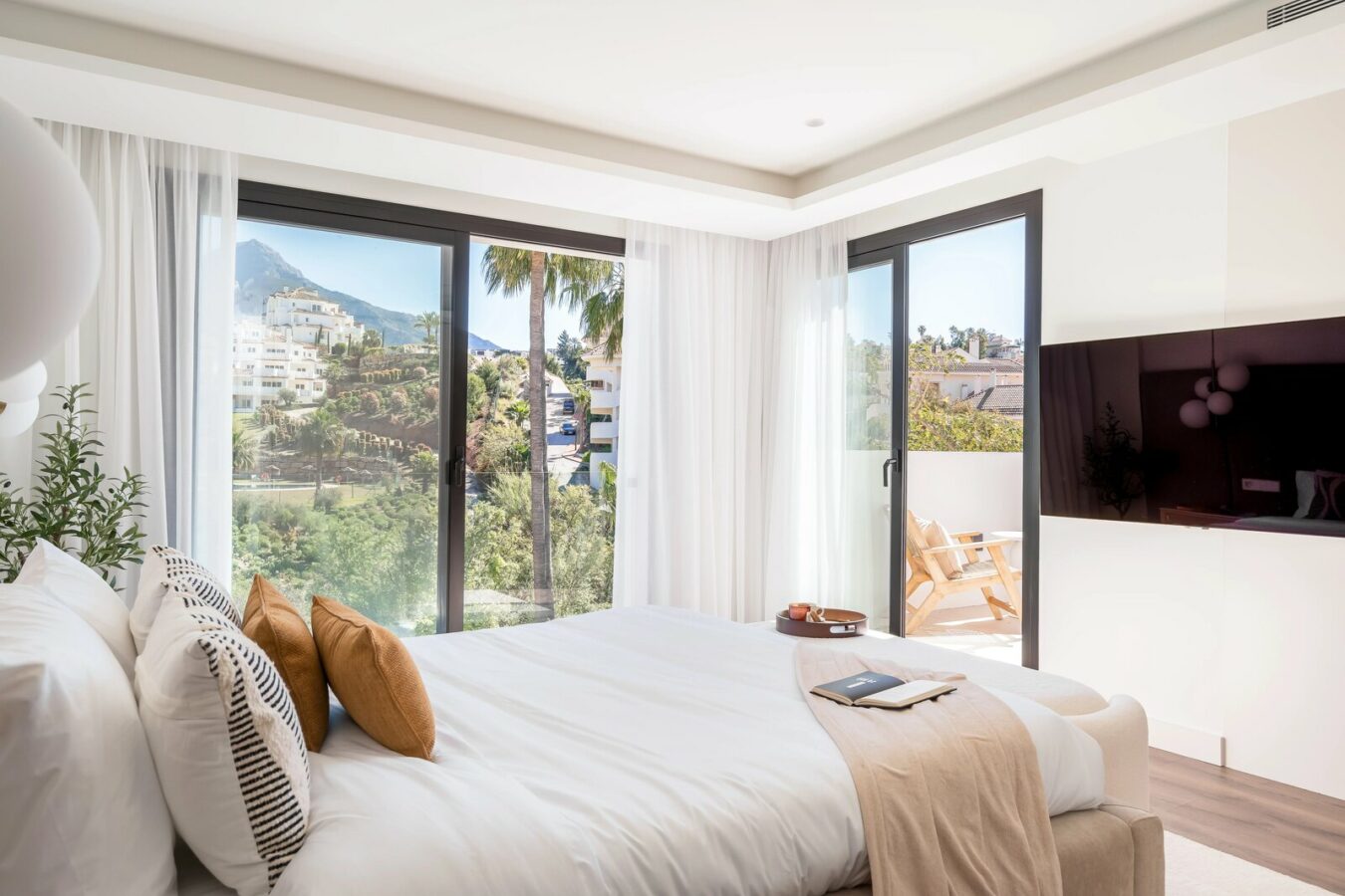 FOR SALE 🏡 New Andalusian-Style Villa with Guest Studio, Pool and Valley Views – La Cerquilla, Nueva Andalucía, Marbella 🇪🇸
