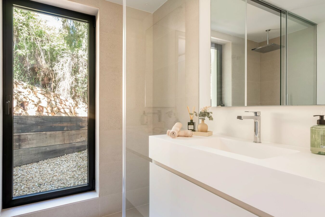 FOR SALE 🏡 New Andalusian-Style Villa with Guest Studio, Pool and Valley Views – La Cerquilla, Nueva Andalucía, Marbella 🇪🇸